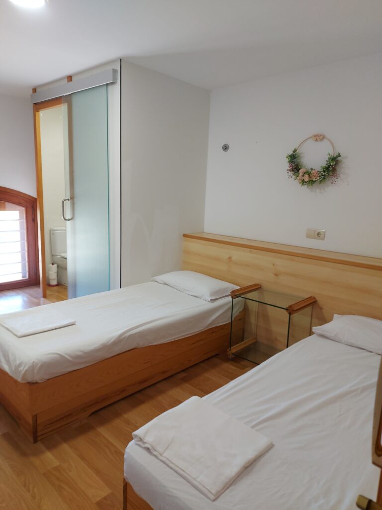 Habitació Gitam a Masia Els Olivers